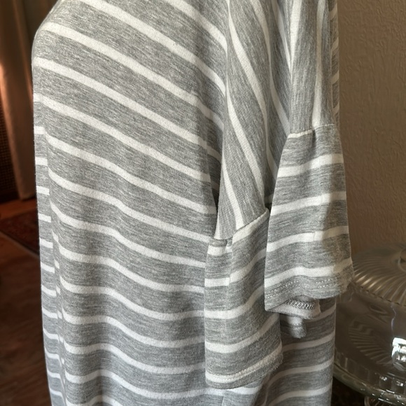 7th Ray sweater size small. - Picture 2 of 3